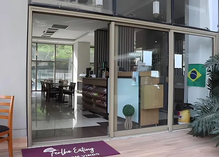 FLAT VPM - Cozinha, Varanda, Ar Cond, Estacionamento, Cama Queen, Vista Incrível, 400mb Wi-fi, TV Smart, Serviços de Streaming, Ducha Forte, Próximo a Barra da Tijuca e Recreio, 10min de carro da Praia Rio de Janeiro